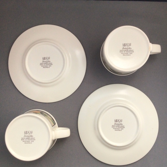 Set of 2 Mikasa Intaglio "Garden Harvest" pattern Demi cups with saucers - Picture 5 of 7